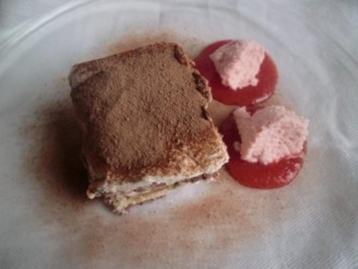 Bilder für Erdbeermousse a la Angie mit Schokoladen-Tiramisu - Rezept