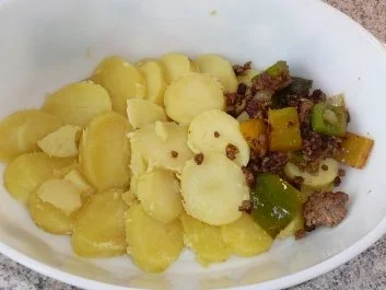 Auflauf: Paprika - Hackauflauf mit Tomatensauce - Rezept - Bild Nr. 6