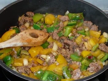 Auflauf: Paprika - Hackauflauf mit Tomatensauce - Rezept - Bild Nr. 5