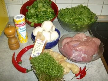 Feldsalat und Rucola mit warmen Putenstreifen - Rezept - Bild Nr. 3