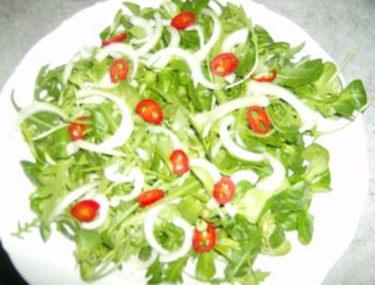 Feldsalat und Rucola mit warmen Putenstreifen - Rezept - Bild Nr. 6