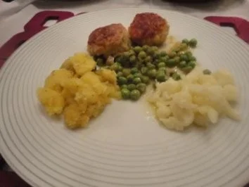 Hühnerbällchen mit Karfiol und Kräutern - Rezept