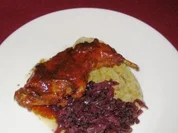 Aachener Kaninchenbätzchen mit selbst gemachtem Serviettenknödel und Rotkohl - Rezept