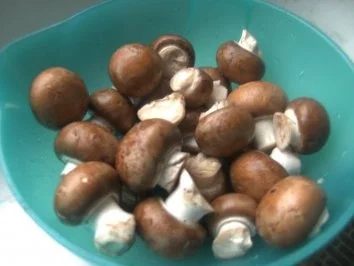 Jägerschnitzel , ( Nackensteak unter einer Pilzhaube  ) - Rezept - Bild Nr. 5