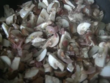 Jägerschnitzel , ( Nackensteak unter einer Pilzhaube  ) - Rezept - Bild Nr. 6