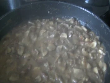 Jägerschnitzel , ( Nackensteak unter einer Pilzhaube  ) - Rezept - Bild Nr. 9