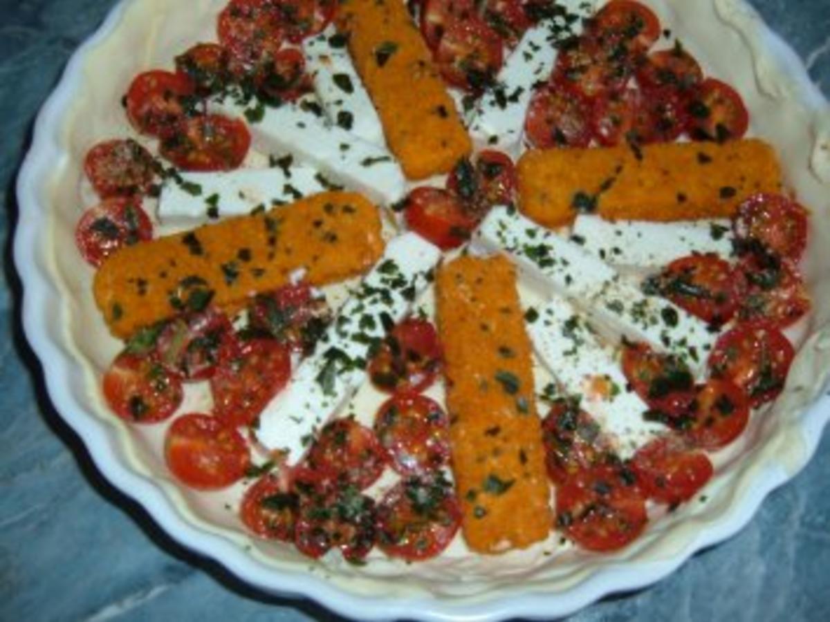 Blätterteig : Tarte mit Lachsfischstäbchen, Feta und Tomaten - schnell ...
