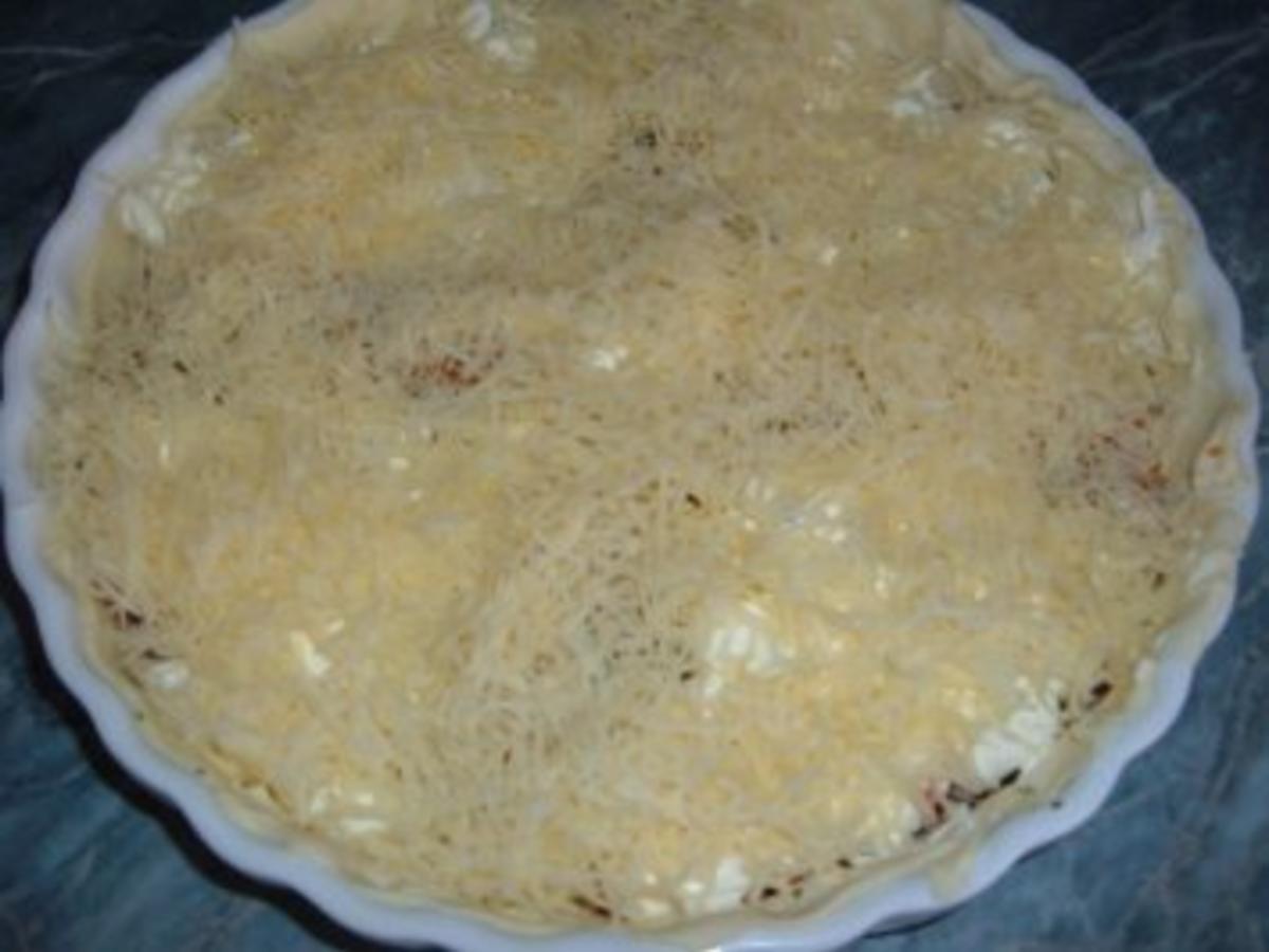 Blätterteig : Tarte mit Lachsfischstäbchen, Feta und Tomaten - schnell ...