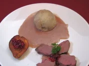 Dekorativer Rehrücken mit gefüllten Klößen - Rezept