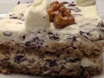 Rezept: Biskuit-Sahne-Nussschnitten Biskuit-Sahne-Nussschnitten - Rezept