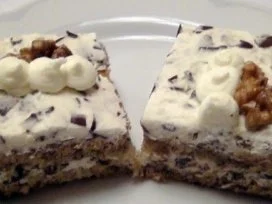 Rezept: Biskuit-Sahne-Nussschnitten Bild Nr. 2 Biskuit-Sahne-Nussschnitten - Rezept - Bild Nr. 2