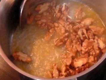 Rezept: Biskuit-Sahne-Nussschnitten Bild Nr. 6 Biskuit-Sahne-Nussschnitten - Rezept - Bild Nr. 6