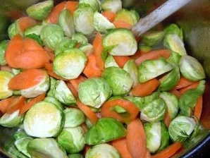 Rezept: Rosenkohl-Möhren-Gemüse Bild Nr. 4 Rosenkohl-Möhren-Gemüse - Rezept - Bild Nr. 4