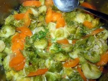 Rezept: Rosenkohl-Möhren-Gemüse Bild Nr. 6 Rosenkohl-Möhren-Gemüse - Rezept - Bild Nr. 6