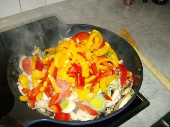 Rezept: Sahnige Nudelpfanne Kunterbunt Bild Nr. 6 Sahnige Nudelpfanne Kunterbunt - Rezept - Bild Nr. 6