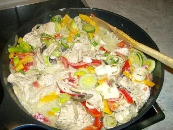 Rezept: Sahnige Nudelpfanne Kunterbunt Bild Nr. 7 Sahnige Nudelpfanne Kunterbunt - Rezept - Bild Nr. 7