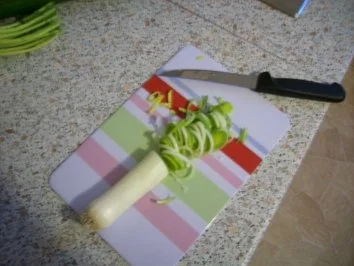 Rezept: Käse-Hack-Lauch-Suppe Bild Nr. 2 Käse-Hack-Lauch-Suppe - Rezept - Bild Nr. 2