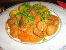 Gulasch mit Champignons Burgunder Art  mit Kartoffel-Butterrüben-Gemüse - Rezept