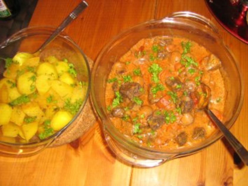 Gulasch mit Champignons Burgunder Art mit Kartoffel-Butterrüben-Gemüse ...