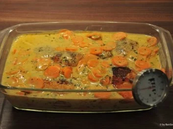 Hähnchenschenkel / Hähnchenkeulen in Currysauce gebacken - Rezept - Bild Nr. 2