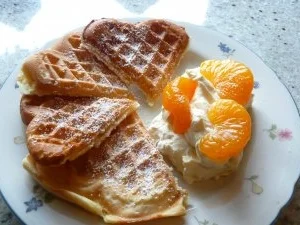 Rezept: Buttermilchwaffeln mit Orangencreme Buttermilchwaffeln mit Orangencreme - Rezept