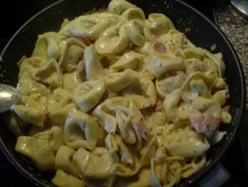 Rezept: Tortellinis mit Käse Sahne Soße Bild Nr. 5 Tortellinis mit Käse Sahne Soße - Rezept - Bild Nr. 5