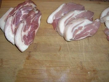 Spanferkel-Koteletts mit Rosmarin-Sößchen und Bratkartöffelchen - Rezept - Bild Nr. 3