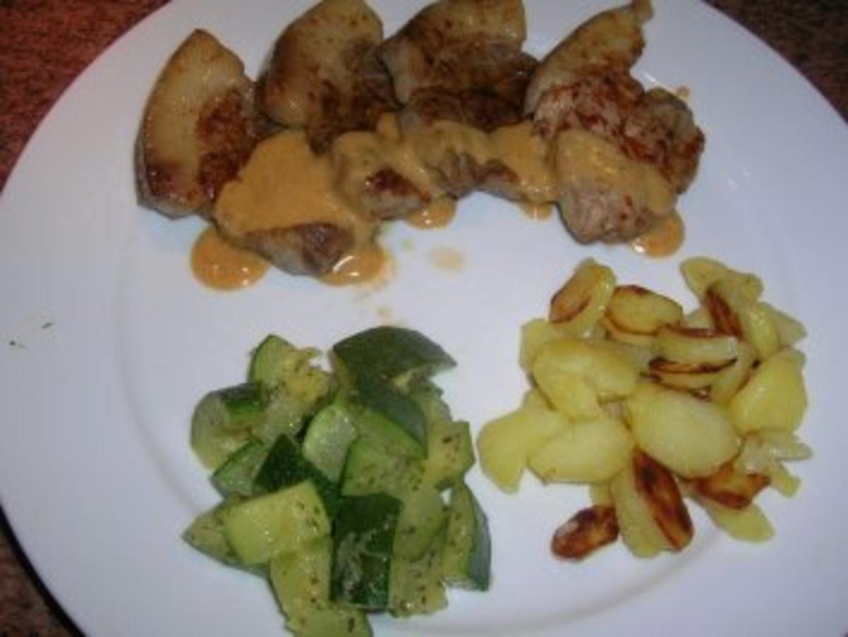 Spanferkel-Koteletts mit Rosmarin-Sößchen und Bratkartöffelchen - Rezept - Bild Nr. 7