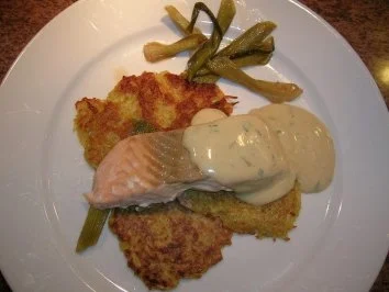 Rezept: Lachsfilet mit Estragonsauce und Rösti Lachsfilet mit Estragonsauce und Rösti - Rezept