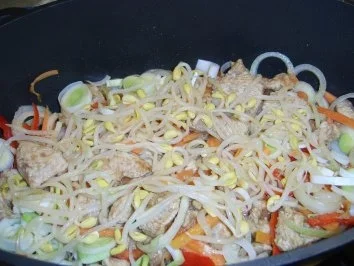 Putenbruststreifen mit Fernöstlich gewürztem Gemüse (Lafer) - Rezept - Bild Nr. 9