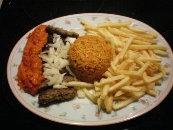 Cevapcici mit Djuvec-Reis und Ajvar - Rezept
