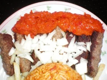 Cevapcici mit Djuvec-Reis und Ajvar - Rezept - Bild Nr. 2
