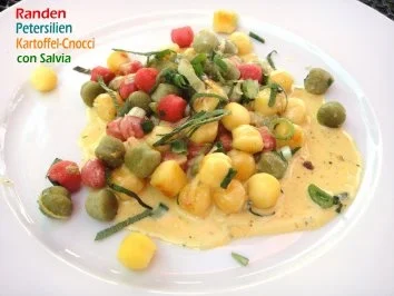 Rezept: Gnocchi di Patate tre Colori a la Panna con Salvia Gnocchi di Patate tre Colori a la Panna con Salvia - Rezept