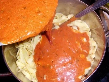 Pasta: Fettucine in Wodka-Calvados-Sauce - Rezept - Bild Nr. 7