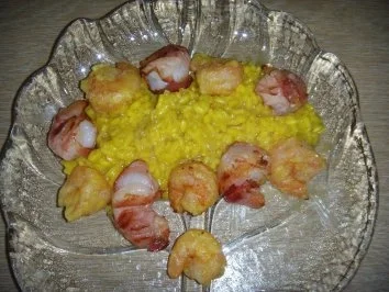 Rezept: Garnelen in zweierlei "Mäntelchen" auf Safran-Risotto Garnelen in zweierlei "Mäntelchen" auf Safran-Risotto - Rezept