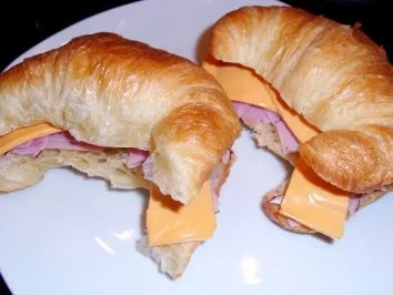 Rezept: Frühstück: Schinken-Käse-Croissants Bild Nr. 3 Frühstück: Schinken-Käse-Croissants - Rezept - Bild Nr. 3