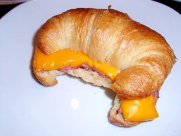 Rezept: Frühstück: Schinken-Käse-Croissants Frühstück: Schinken-Käse-Croissants - Rezept