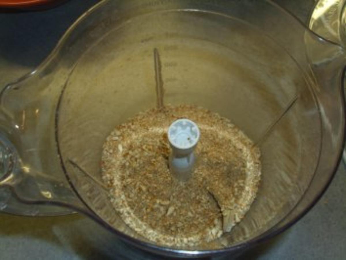 Tellergerichte:Wurstscheiben in Salzstangenpanade, Rahmrosenkohl und Kartoffel-Olivenpüree - Rezept - Bild Nr. 4