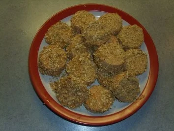 Tellergerichte:Wurstscheiben in Salzstangenpanade, Rahmrosenkohl und Kartoffel-Olivenpüree - Rezept - Bild Nr. 6