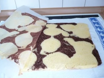 Rezept: Schwarz- weisse Biskuitrolle Bild Nr. 6 Schwarz- weisse Biskuitrolle - Rezept - Bild Nr. 6