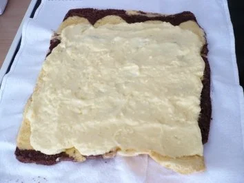 Rezept: Schwarz- weisse Biskuitrolle Bild Nr. 8 Schwarz- weisse Biskuitrolle - Rezept - Bild Nr. 8