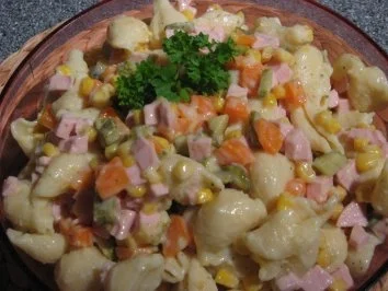 Rezept: Klassischer Nudelsalat Klassischer Nudelsalat - Rezept