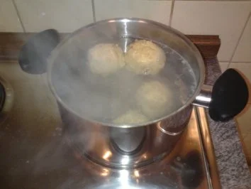 Rezept: Semmelknödel Bild Nr. 2 Semmelknödel - Rezept - Bild Nr. 2