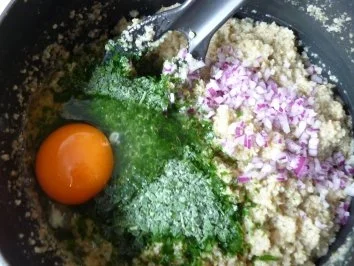 Rezept: Grünkernbratlinge mit Rosenkohl und Püree Bild Nr. 6 Grünkernbratlinge mit Rosenkohl und Püree - Rezept - Bild Nr. 6