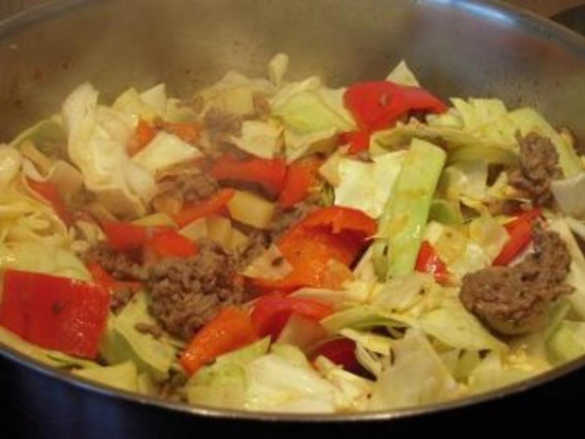 Hackfleischtopf mit Spitzpaprika und Spitzkohl - einfach - von elke42