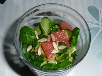 Feldsalat mit Grapefruit und Honigvinaigrette - Rezept
