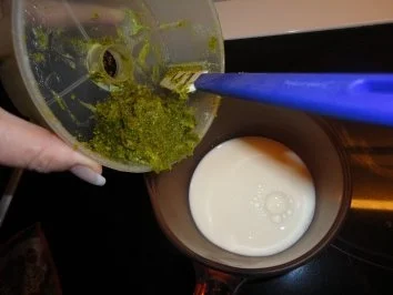 Pistazien - Eis mit Schokostückchen - Rezept - Bild Nr. 2