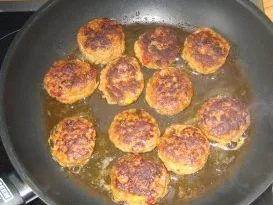 Rezept: Hackfleisch – Minifrikadellen a’la Manfred Hackfleisch – Minifrikadellen a’la Manfred - Rezept