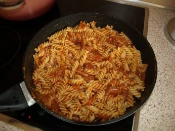 Fusilli mit Tomaten-Specksoße - Rezept - Bild Nr. 7