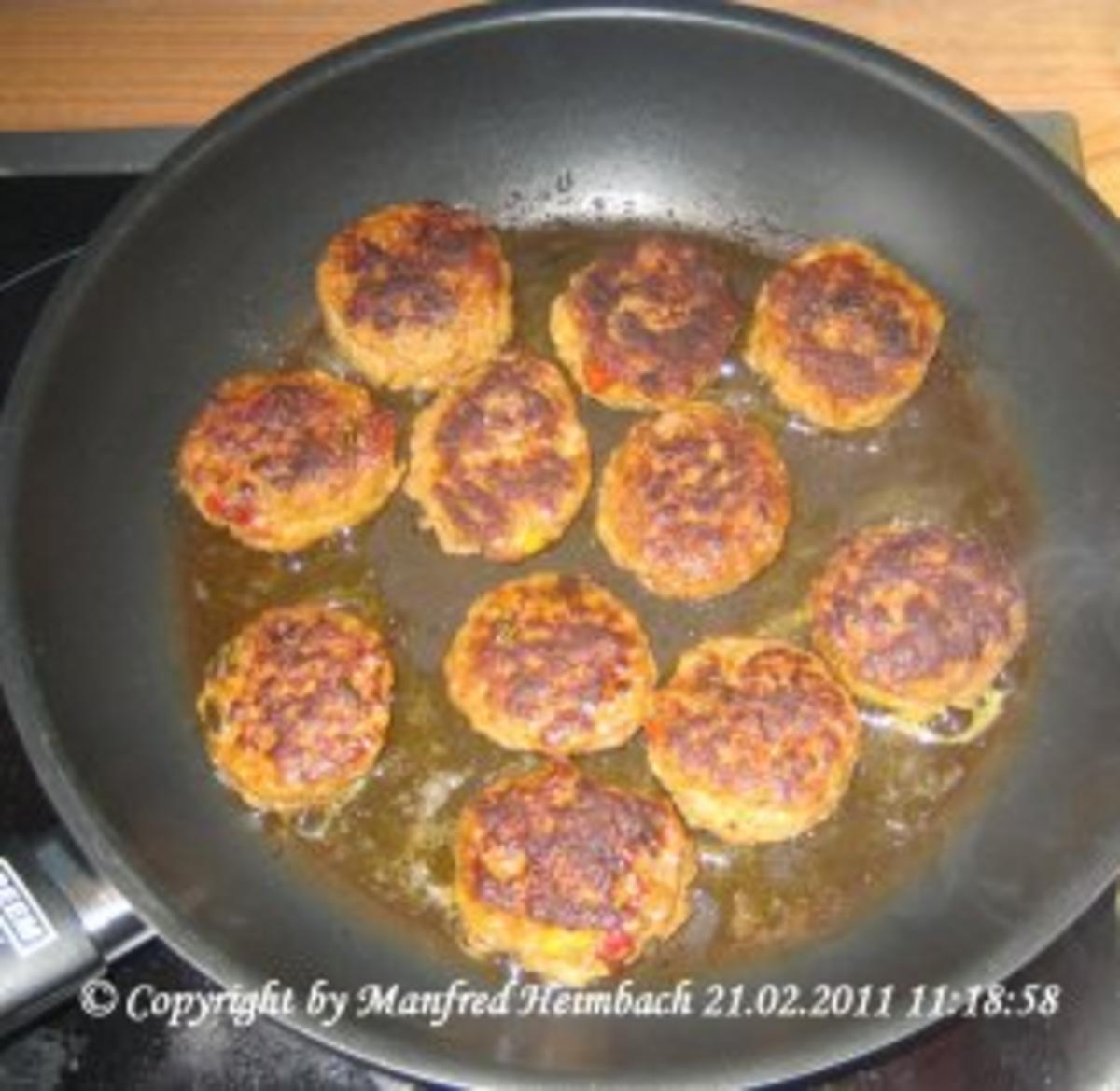 Hackfleisch – Minifrikadellen mit Currytomatensoße und Pommes frites - Rezept - Bild Nr. 2